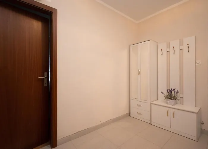 Apartment 6298b