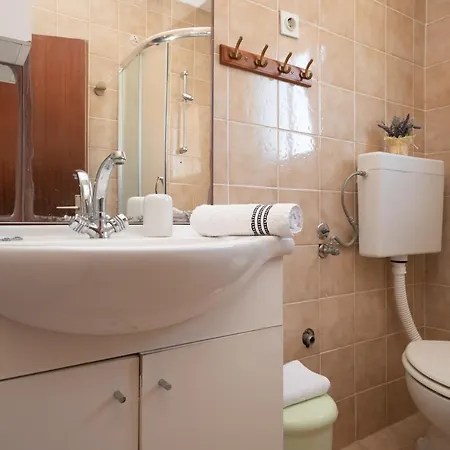 6298b Apartment Povljana