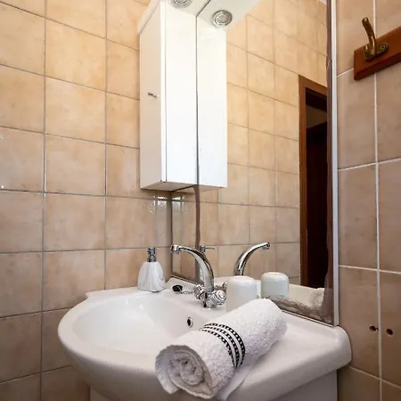 Apartment 6298b