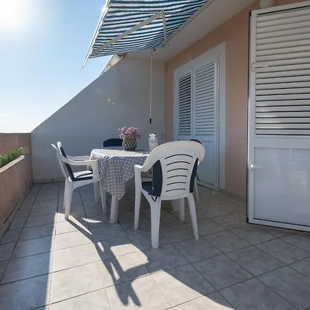6298b Apartment Povljana