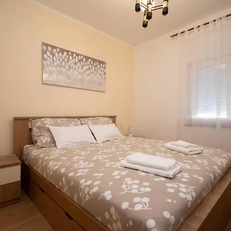 6298b Apartment Povljana