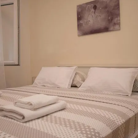 Apartment 6298b